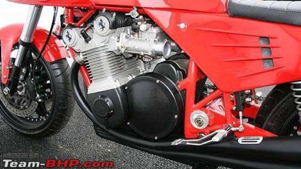 Chiếc xe mô tô Ferrari được chế tạo dưới sự cho phép của Piero Ferrari nhằm tôn vinh những cống hiến từ cha đẻ hãng Ferrari, Enzo Ferrari