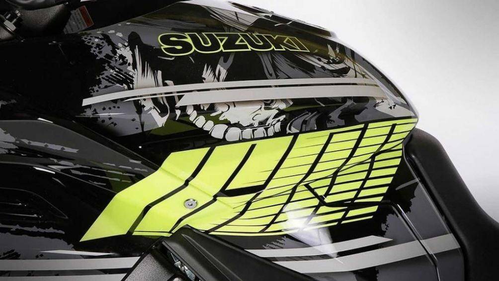 Điểm khác biệt dễ dàng nhận ra giữa phiên bản thường và đặc biệt này là tông màu xanh dạ quang cùng logo của hãng Icon Motorsport