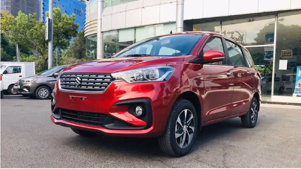 Xe chỉ có khác biệt giúp phân biệt với phiên bản cũ nằm ở bộ mâm 15 inch thiết kế mới trên bản GLS