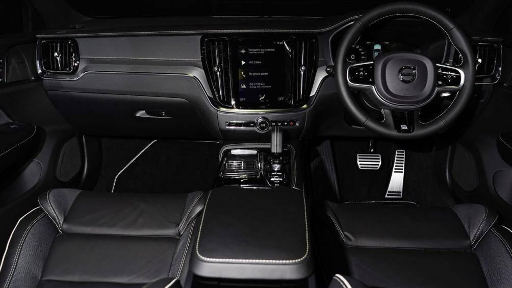 Khoang nội thất sang trọng nhưng được thiết kế nhấn mạnh sự đơn giản và lịch lãm theo phong cách Scandinavia