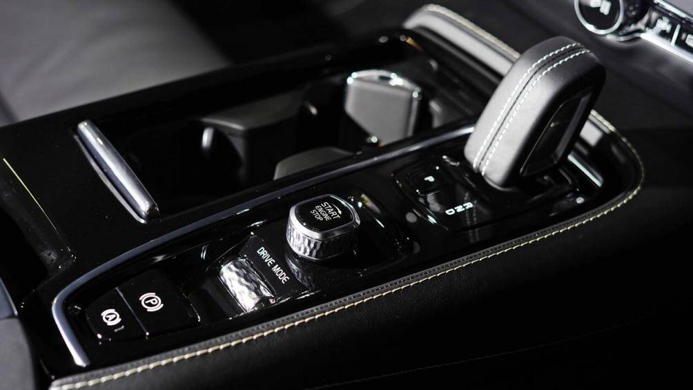 Trang bị tiêu chuẩn có trên S60 bao gồm Head-Up Display, màn hình kỹ thuật số 12.3 inch, màn hình cảm ứng trung tâm 9 inch...