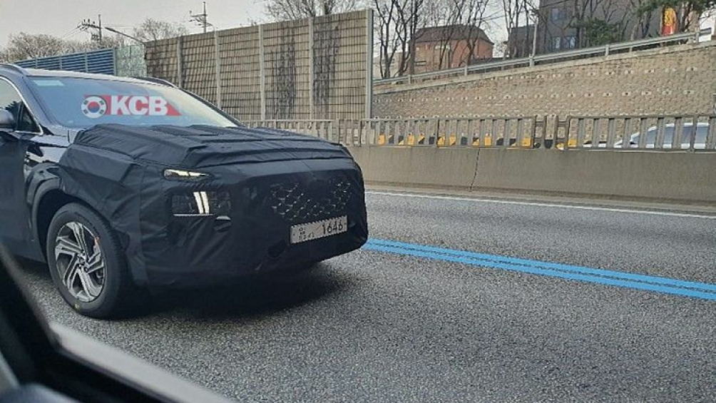 Các thông tin liên quan tới trang bị và nâng cấp của xe vẫn được giữ kín dù cuối năm nó mới được chính thức "vén màn"