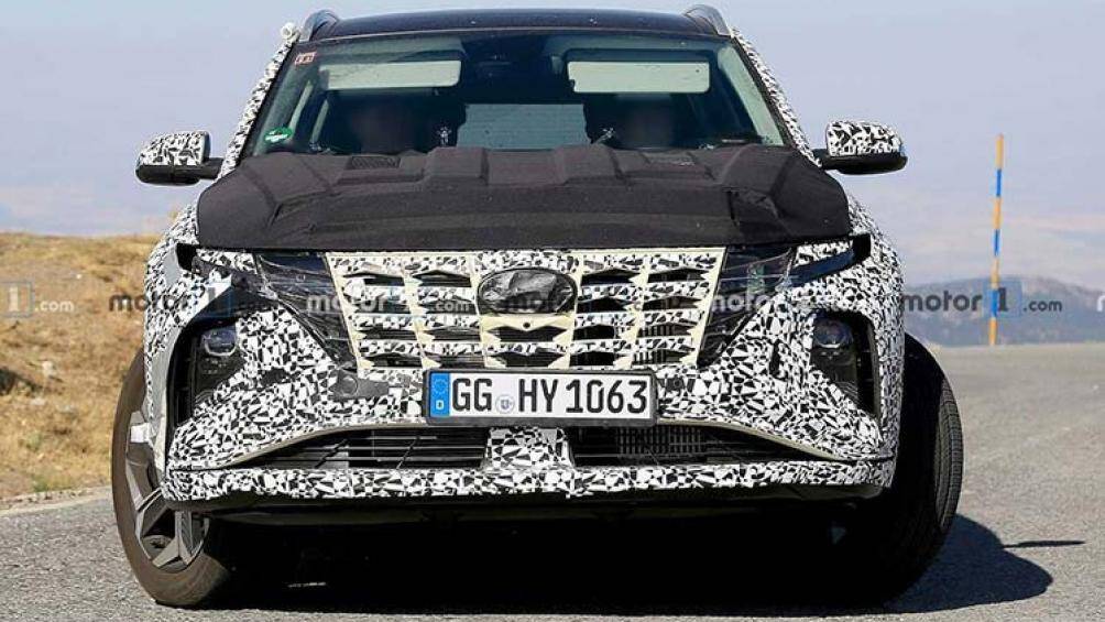 Bộ mặt ca-lăng của SantaFe phiên bản nâng cấp cũng được tái thiết kế tinh tế hơn