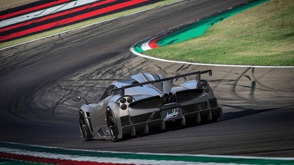 Khối động cơ này trên Huayra Imola được nâng cấp để cho ra công suất cực đại 827 mã lực và mô-men xoắn cực đại 1.100 Nm