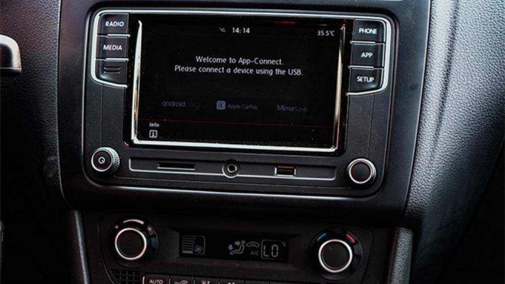 Cung cấp sức mạnh cho VW Polo 2020 vẫn là khối động cơ 1.6L, 4 xi-lanh thẳng hàng DOHC, cho công suất cực đại 105 mã lực