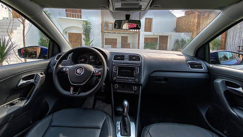 Về trang bị công nghệ, hệ thống giải trí trên xe là màn hình cảm ứng 6.5inch, hệ thống chống trộm Immobilizer với cảnh báo chống trộm