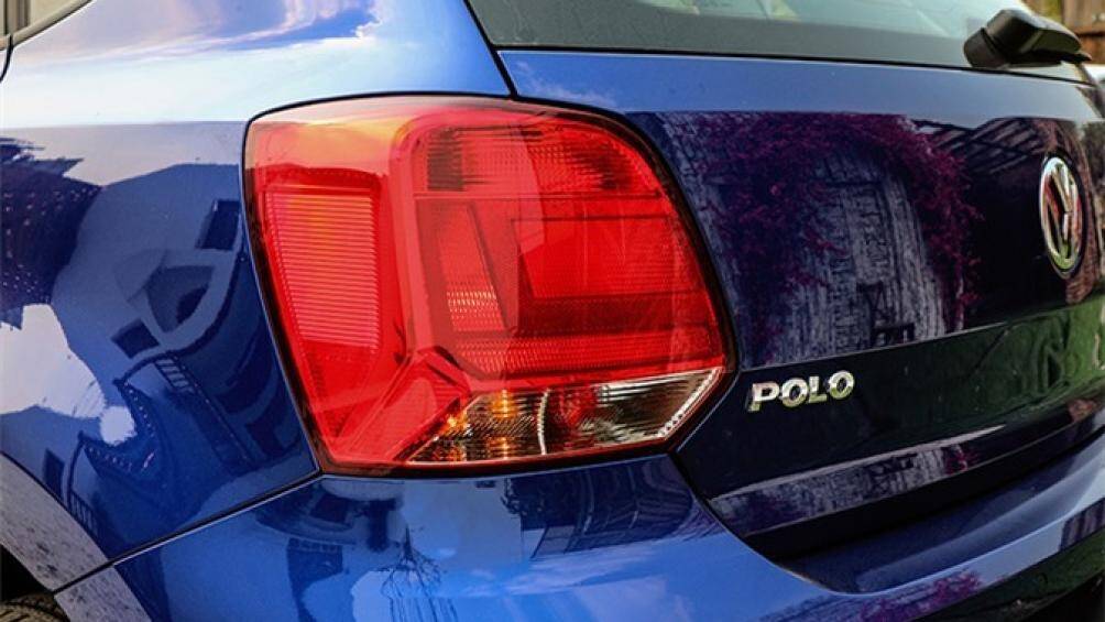 Logo Volkswagen (VW) được tích hợp trên lẫy mở cửa khoang hành lý phía sau