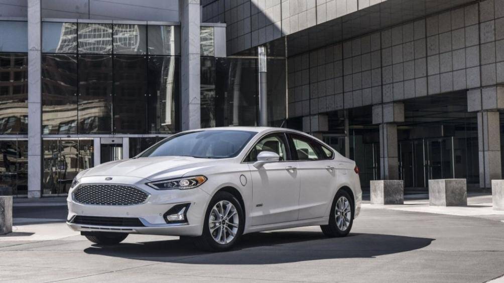 1. Ford Fusion 2020 (giá khởi điểm: 24.165 USD)
