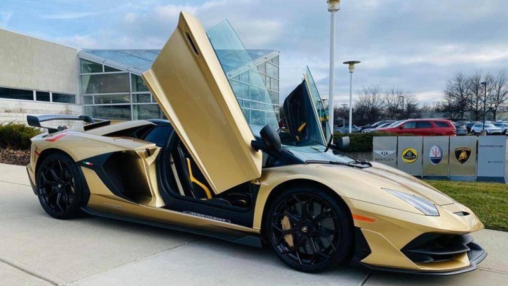 Lamborghini Aventador SVJ Roadster là phiên bản cuối cùng của dòng Aventador, nó còn là phiên bản giới hạn chỉ có 800 chiếc được sản xuất