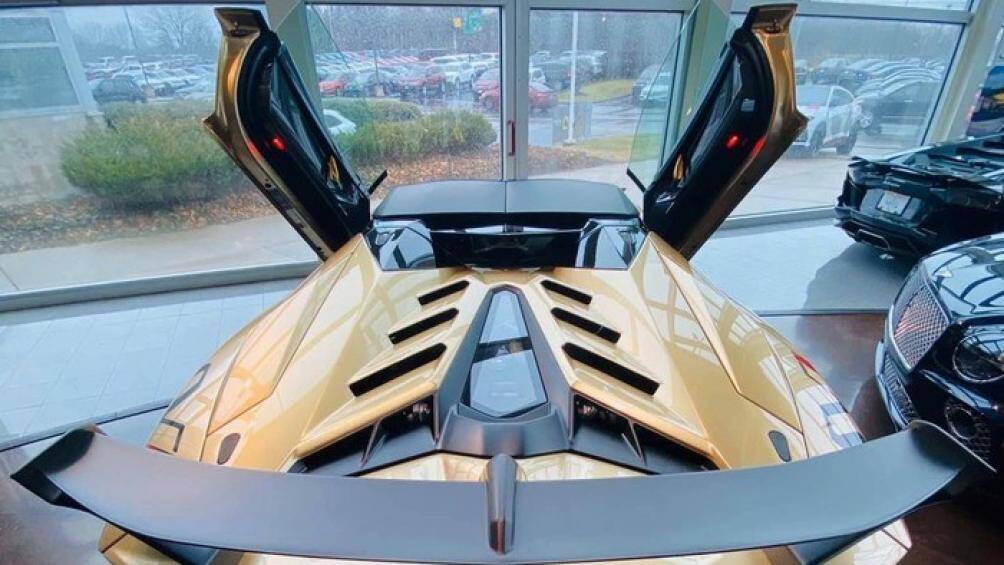 Lamborghini Aventador SVJ Roadster được trang bị khối động cơ V12, dung tích 6.5L, sản sinh ra công suất tối đa 770 mã lực và mô-men xoắn 720 Nm