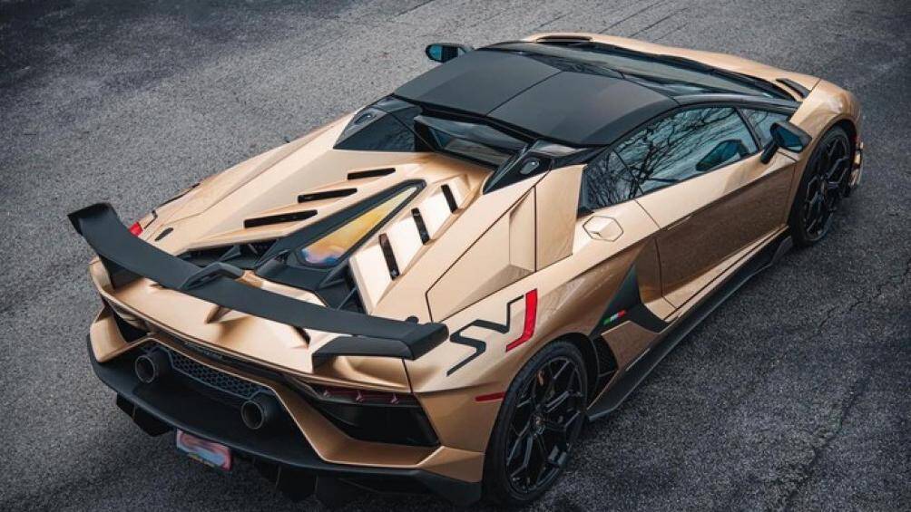 Theo anh Vinh, chiếc Aventador SVJ Roadster này sẽ đồng hành cùng anh tại hành trình siêu xe Asean Rally 2020 sắp tới. Khoảng 20 siêu xe của Gia Lai Team sẽ được vận chuyển về Việt Nam để tham gia hành trình siêu xe này