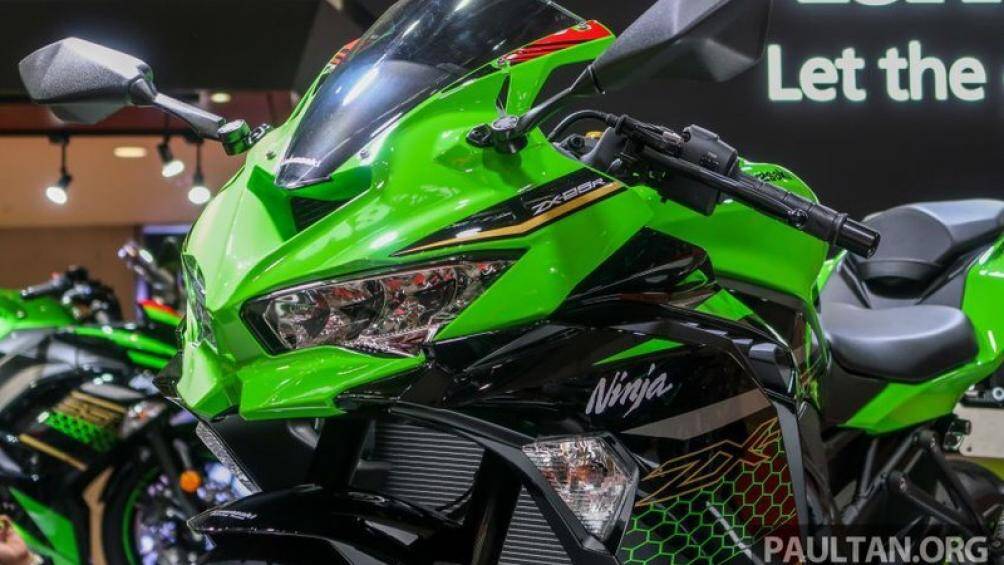 Tại Indonesia Kawasaki ZX-24R vấp phải sự cạnh tranh với các đối thủ như: Honda CBR250RR, Yamaha YZF-R25 và Suzuki Gixxer SF250