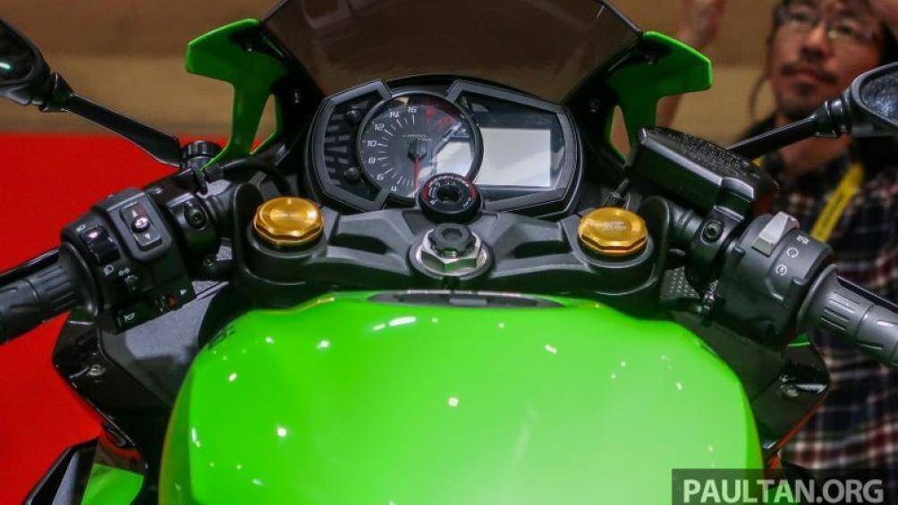 Bộ thiết bị điện tử được trang bị trên chiếc ZX-25R có những tính năng thường được thấy trên những chiếc mô tô công suất lớn có mức giá cao hơn nhiều
