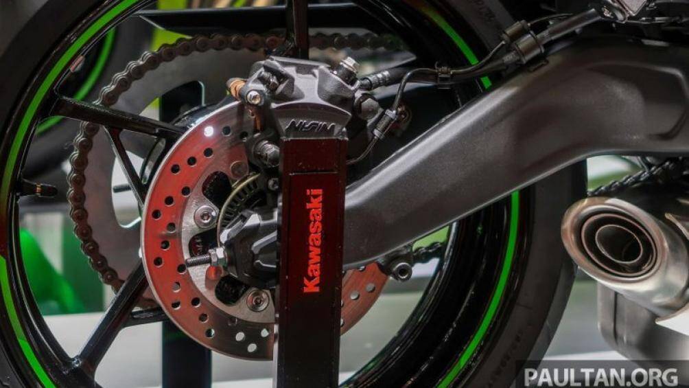 Điều này giúp chiếc ZX-25R đạt hiệu suất tối ưu trong khi vẫn thích hợp để sử dụng hàng ngày