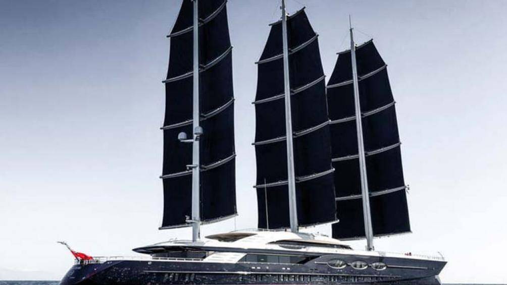 Sự thay đổi lớn và ấn tượng nhất là việc bổ sung ba cột buồm carbon cao 70 mét cho hệ thống DynaRig