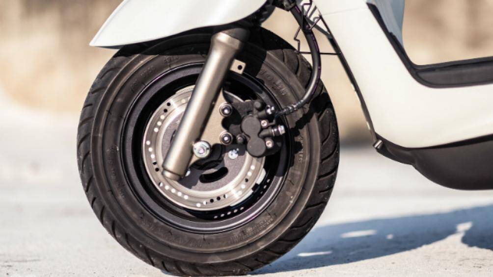 Cận cảnh vành bánh xe và phanh đĩa