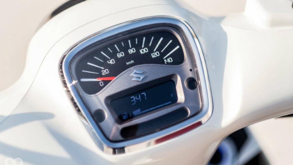 Cụm đồng hồ điều khiển của xe loại LCD tăng thêm độ cao cấp