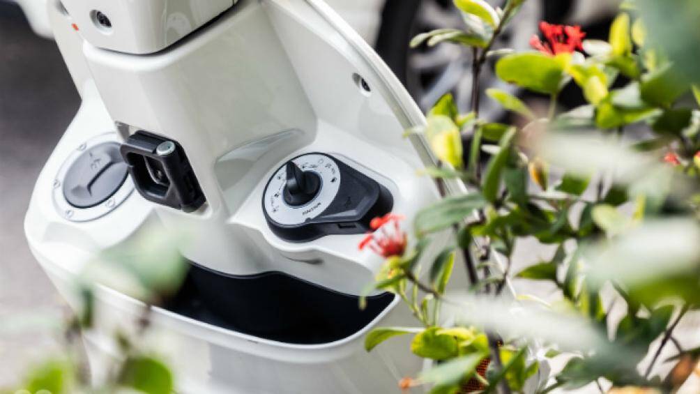 Đáng chú ý Saluto còn có nhiều trang bị hiện đại như bộ chìa khóa thông minh Keyless nâng tầm dòng xe ga Saluto