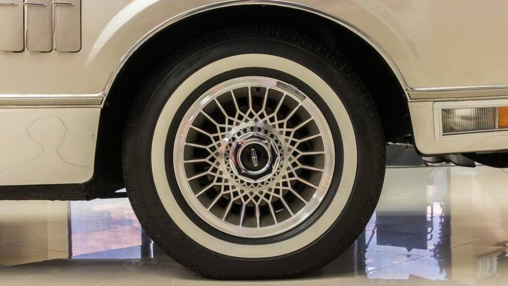 Sau sự việc đáng tiếc ấy, chiếc Lincoln đã được đưa vào nhà chứa nhiệt để bảo quản trong nhiều năm