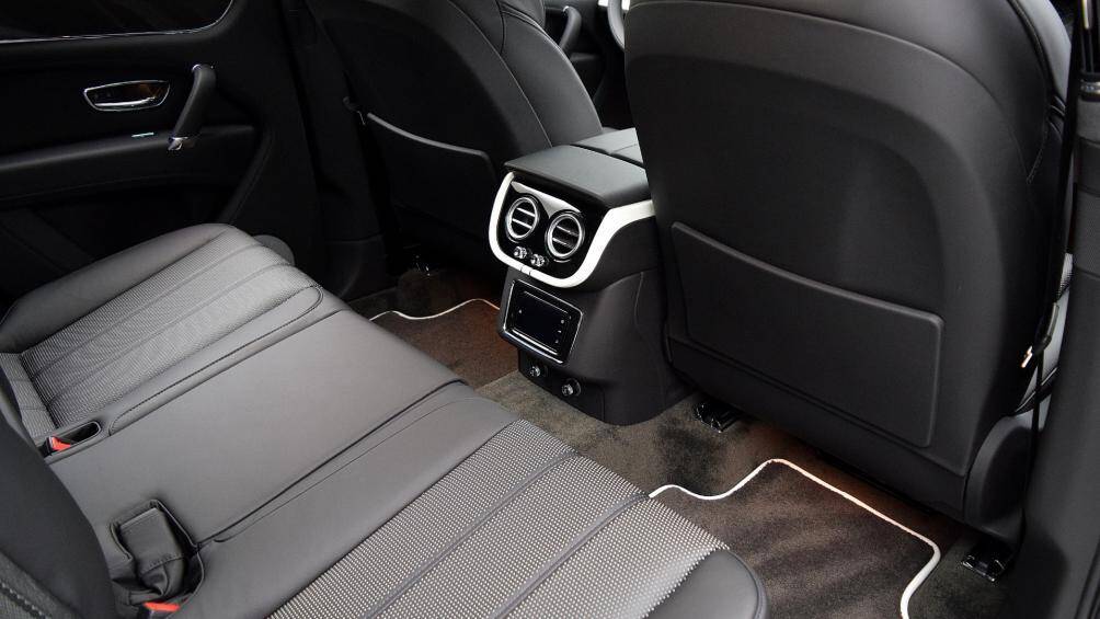 Hiện tại, giá bán của phiên bản này tại Việt Nam vẫn chưa được tiết lộ tuy nhiên chắc chắn là khá cao bởi sự đặc biệt và hiếm của mình