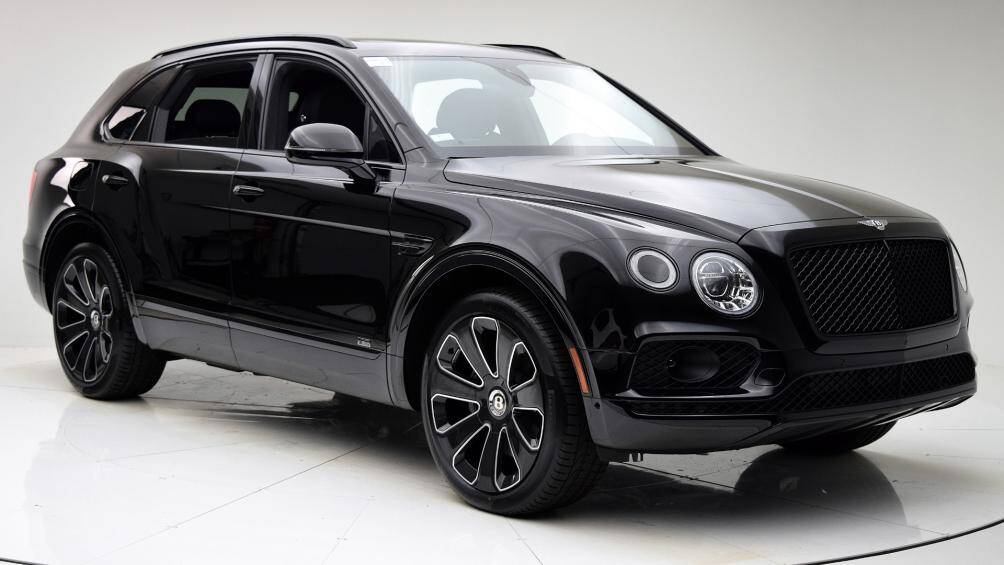 Chiếc đầu tiên về Việt Nam sở hữu ngoại thất đen toàn phần