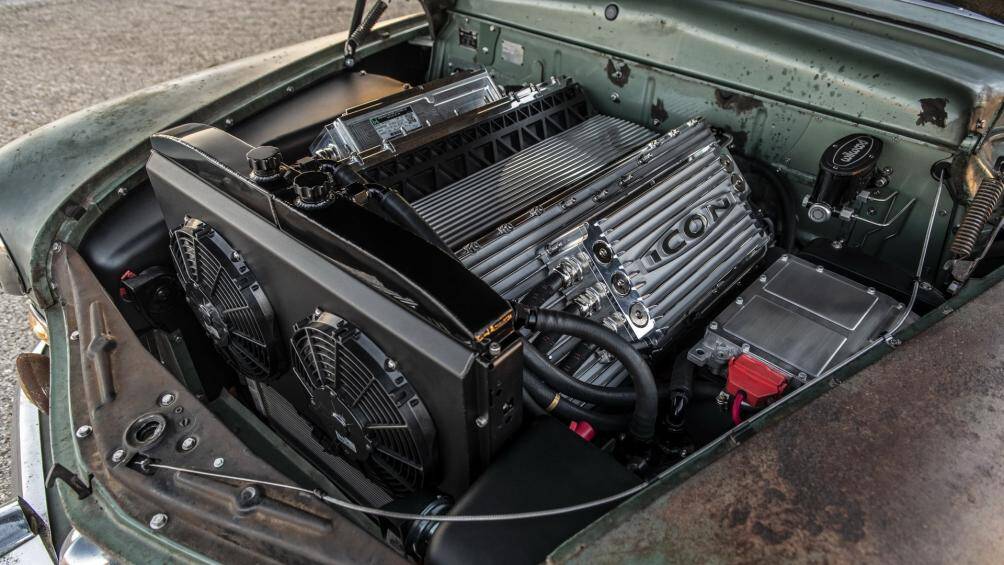 Năng lượng hoạt động của xe là hệ thống pin Tesla Performance 85 kWh, có thể sạc đầy trong 90 phút