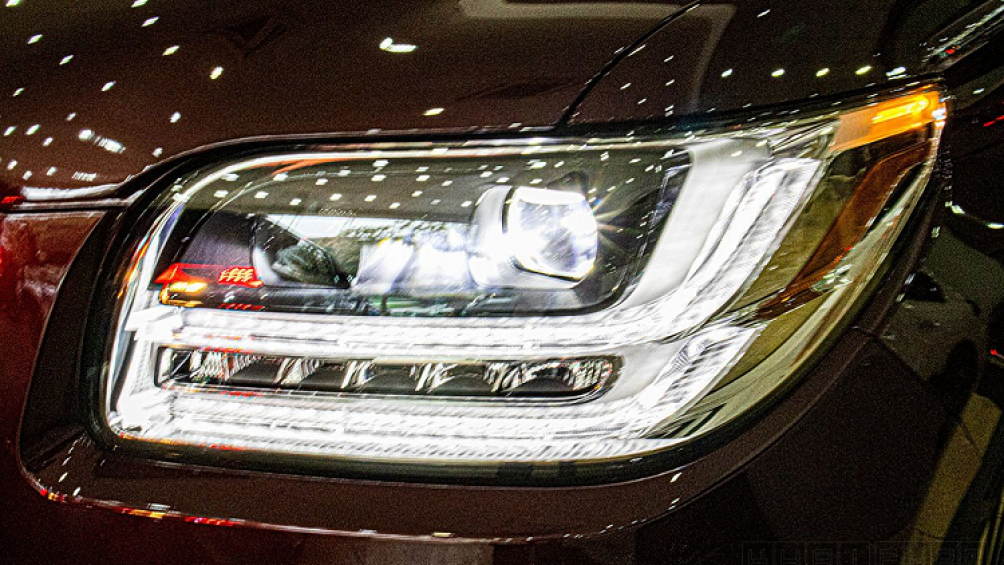 Lincoln Navigator L Black Label có số đo chiều Dài x Rộng x Cao ở mức 5.636 x 2.029 x 1.935 (mm), chiều dài cơ sở xe đạt 3.343 mm