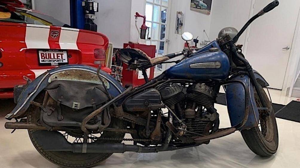 Tuy giá cao là vậy nhưng ngoại hình xe dường như đã rất cũ nát không khác gì sắt vụn. Từ đầu đến cuối xe đều bị rỉ sắt nghiêm trọng