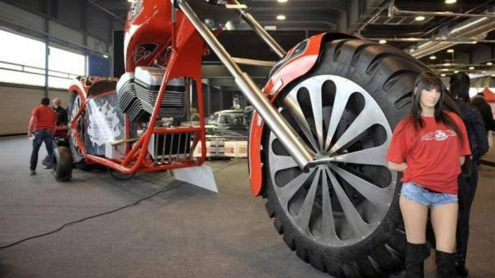 Mâm xe thuộc dạng hàng khủng và đã to gấp nhiều lần so với một người bình thường