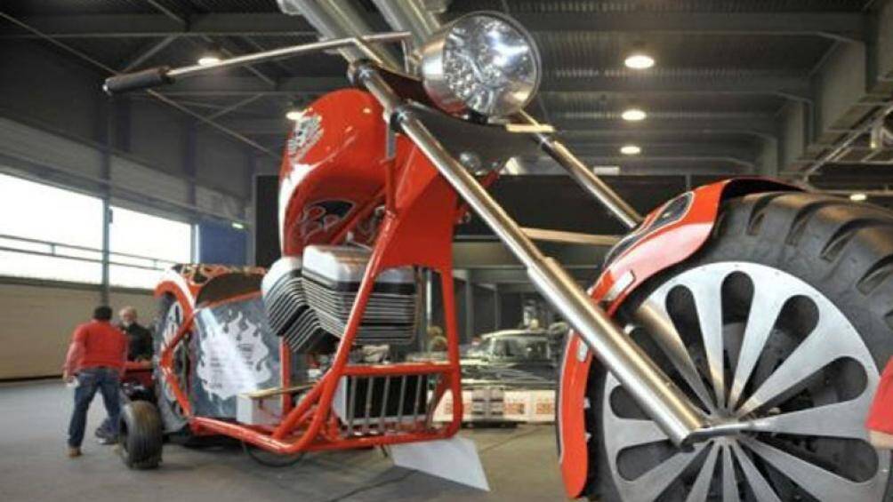 Để có thể tạo ra chiếc xe máy độc nhất vô nhị này, đội ngũ kỹ sư đã mất ròng rã 7 tháng liền từ khâu thiết kế đến thi công