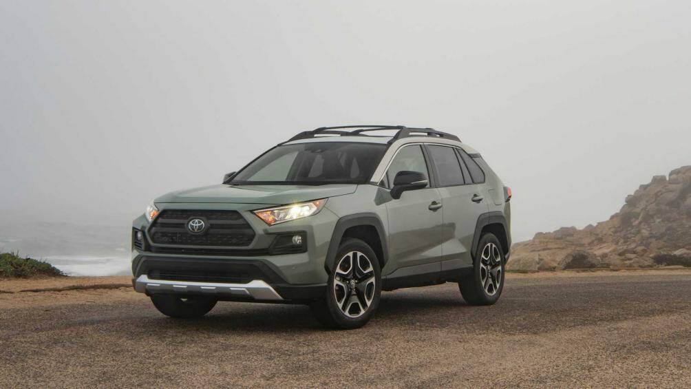 1. Toyota RAV4 (doanh số: 947.919 chiếc)