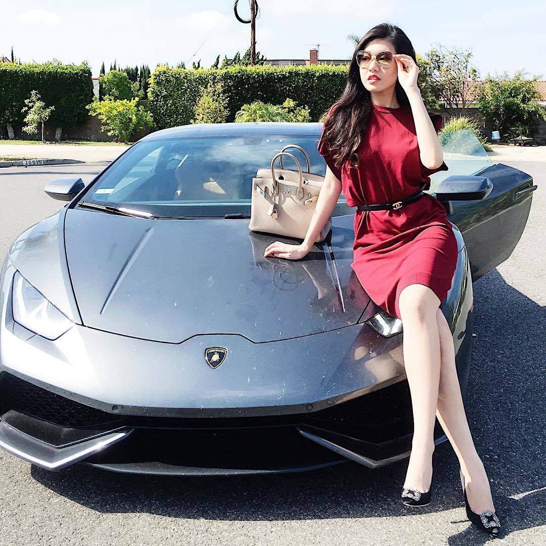 Ngoài ra, cô gái này kinh doanh mảng làm đẹp, chăm sóc sức khỏe