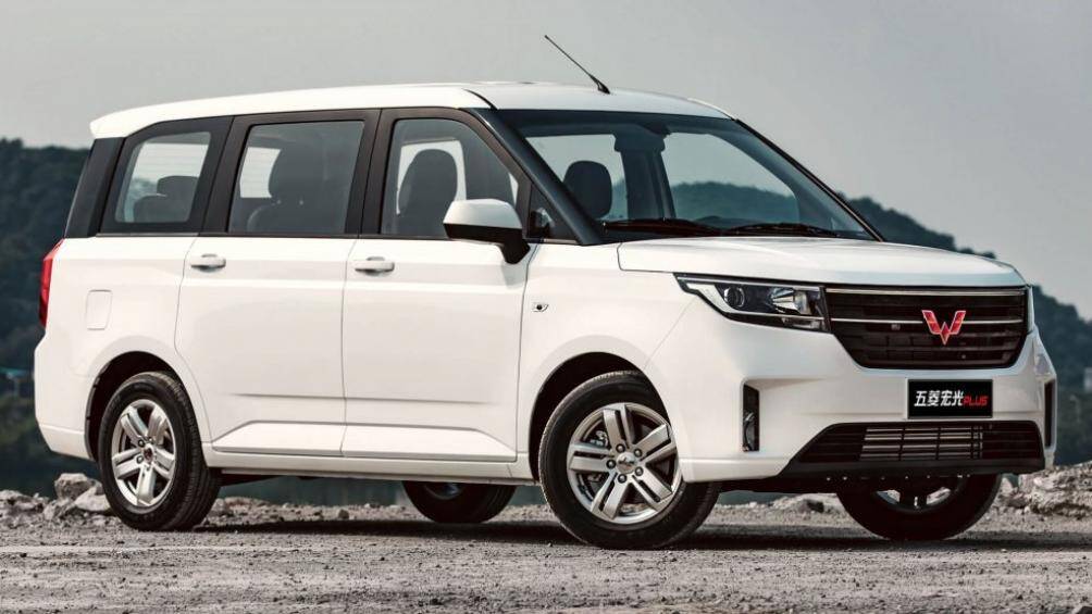 1. Wuling Hongguang (doanh số: 374.878 chiếc)