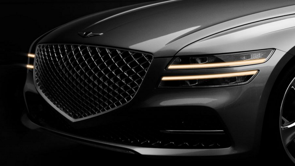 Kiểu dáng năng động còn được thể hiện khi các nhà thiết kế “điêu khắc” cho chiếc xe một tấm mái tương tự kiểu dáng của một mẫu coupe