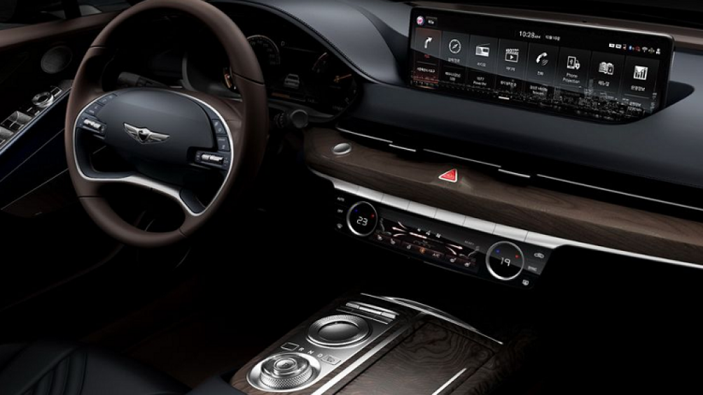 Khách hàng có 2 tùy chọn gồm động cơ xăng khối máy 4 xi-lanh 2,5 lít Turbo với 300 mã lực và động cơ V6 3,5 lít tăng áp kép, sản sinh 370 mã lực