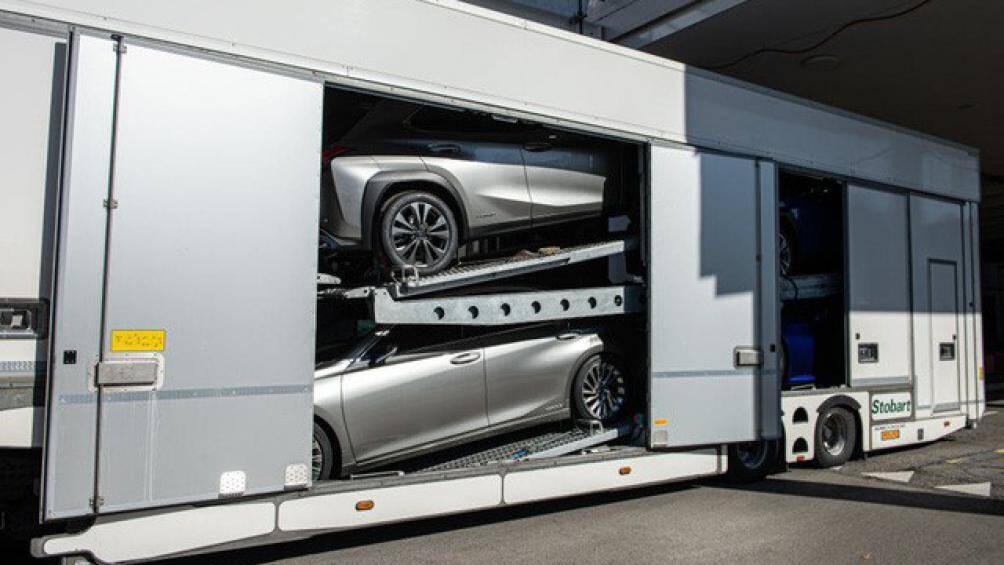 Dàn xe Lexus lên đường trở về đại lý