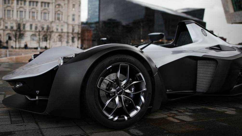 Ngoài ra, khách hàng còn có thể lựa chọn thêm tùy chọn hông xe cũng bằng sợi carbon