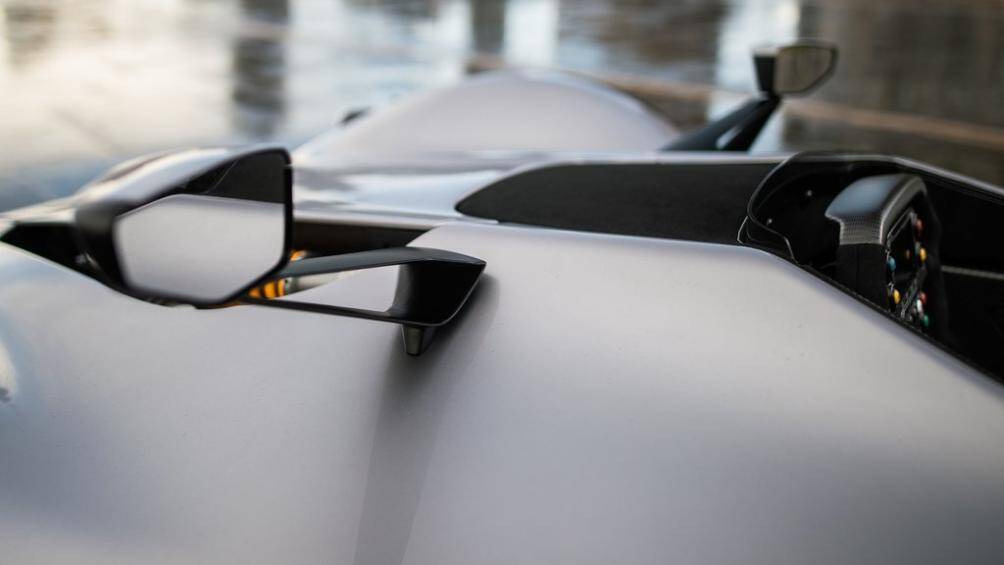 Khối lượng của xe chỉ khoảng 570 kg, khiến tỷ lệ công suất/khối lượng của BAC Mono đạt con số lý tưởng 582 mã lực/tấn