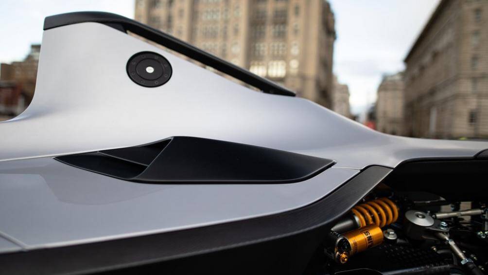 Về mặt vận hành, BAC Mono 2020 sử dụng động cơ 4 xilanh thẳng hàng, dung tích 2.3L, sản sinh công suất tối đa 332 mã lực và mô-men xoắn 400 Nm