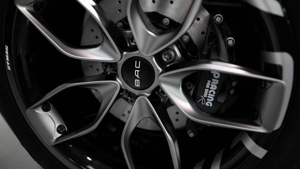 Kẹp phanh trên xe do AP Racing chế tạo