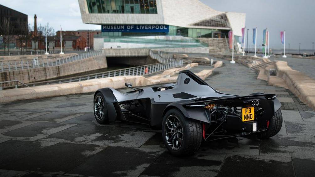 Bên cạnh đó, chiều cao của xe cũng được hạ thấp 20 mm, và xe có chiều dài tổng thể tăng 25 mm so với thế hệ trước đây