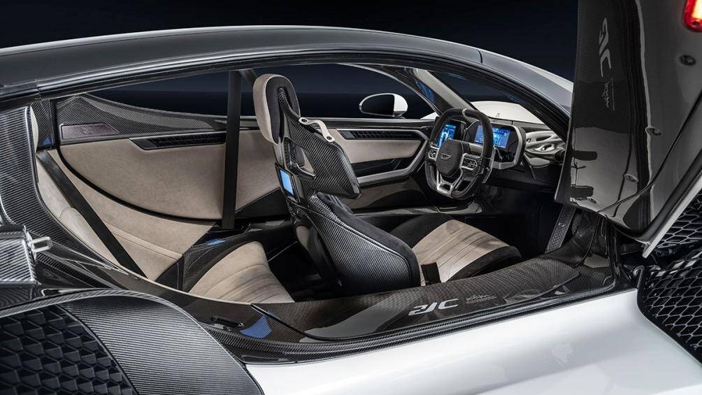 Hãng cho biết việc sản xuất hypercar 21C được giới hạn ở 80 xe, bao gồm cả phiên bản tiêu chuẩn và phiên bản trọng lượng nhẹ "Lightweight"