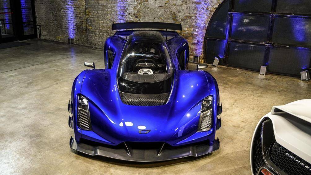 Động cơ đốt trong này kết hợp với 2 mô-tơ điện (mỗi động cơ đạt 150kW/370Nm) tạo thành tổng công suất hệ thống đạt 1250hp