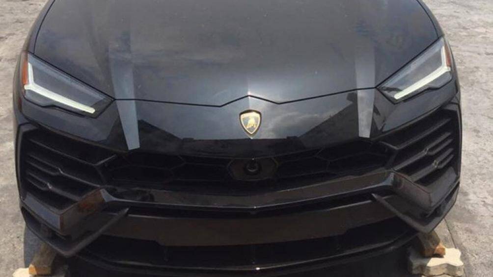 Đây cũng là chiếc siêu SUV Lamborghini Urus thứ 8 tại Việt Nam và là chiếc thứ 2 có mặt tại Hà Nội. Chiếc đầu tiên thuộc sở hữu của con trai bầu Hiển