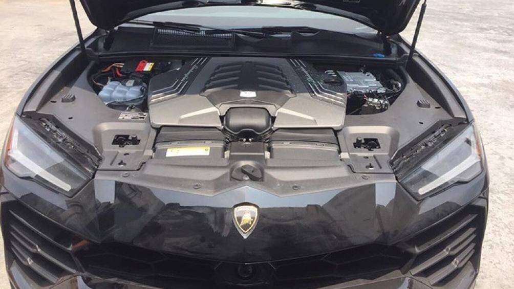 Động cơ của Lamborghini Urus cho công suất tối đa 650 mã lực, xe có thể tăng tốc từ 0-100 km/h trong 3,6 giây trước khi đạt vận tốc tối đa 305 km/h