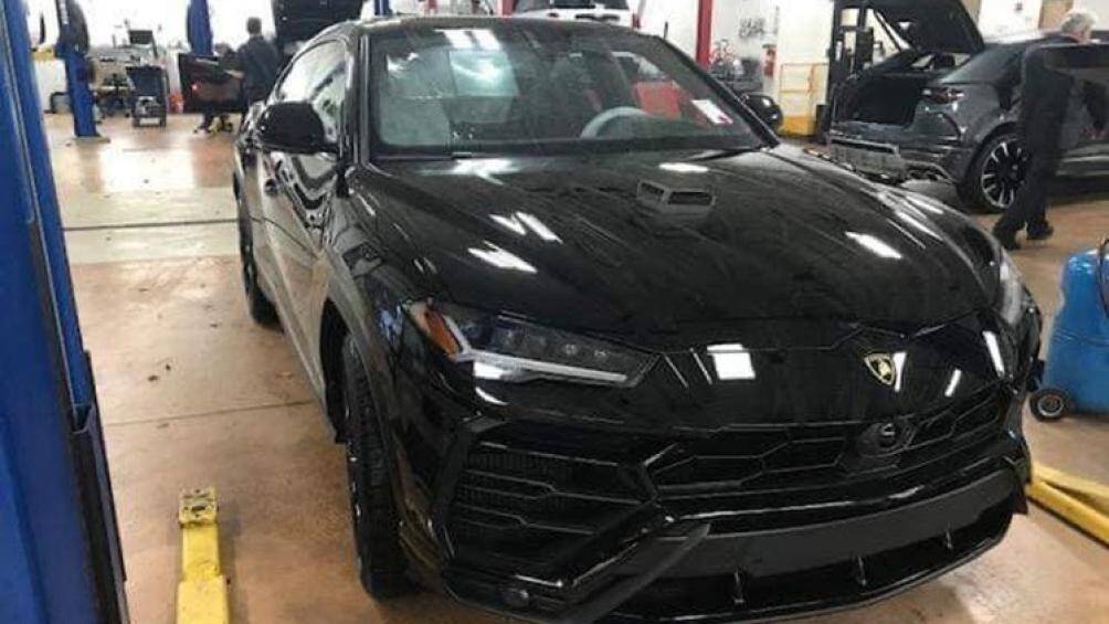 Giá xe Lamborghini Urus mới khởi điểm tại thị trường Mỹ chỉ khoảng 200.000 đô la (4,66 tỷ đồng) nhưng khi về Việt Nam giá bán của Urus sẽ không dưới 20 tỷ đồng