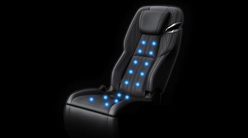 LM 300h 7 chỗ được dựa trên cơ sở chiếc Alphard Executive Lounge