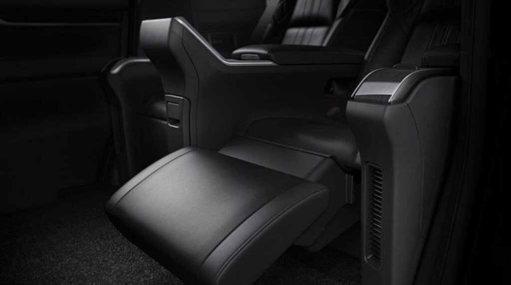 Công nghệ trên xe gồm hệ thống chuẩn bị trước va chạm, giữ ga tự động thông minh, tự động bám làn, hỗ trợ chuyển làn, cảnh báo điểm mù...