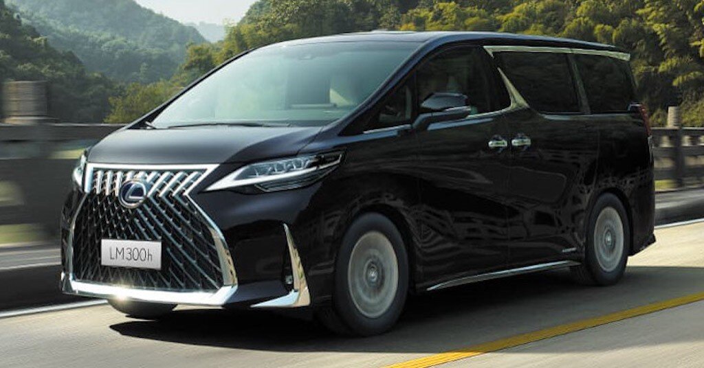 LM 300h có thời gian tăng tốc từ 0-100km/h trong 10,5 giây và tốc độ tối đa 180km/h