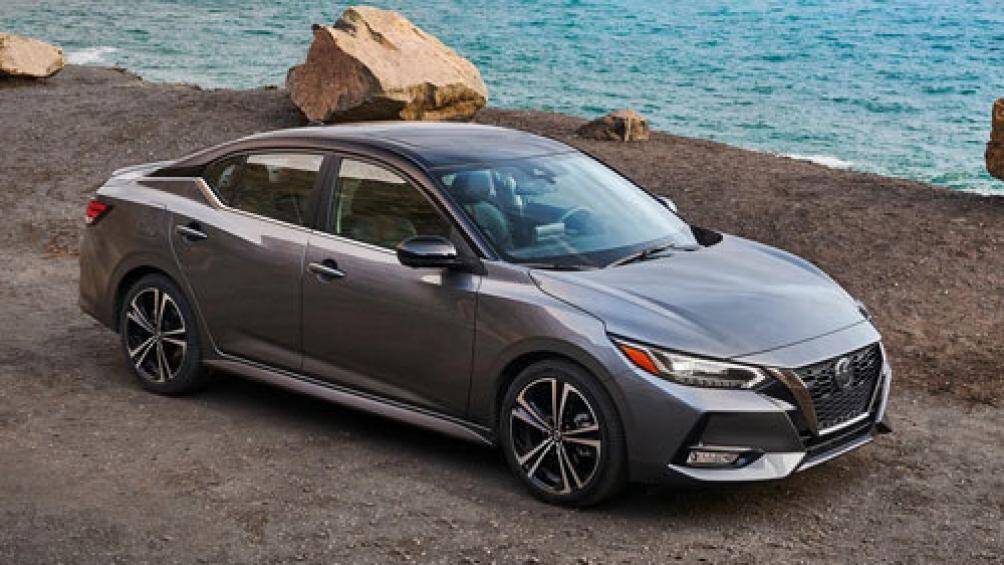 6. Nissan Sentra 2020 (giá khởi điểm: 19.090 USD)